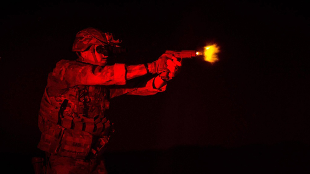 us army m17 pistol firing iraq
