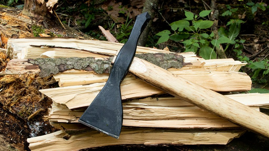 The width at the eye of the American Tomahawk Model 1 acted as a wedge when splitting this kindling.