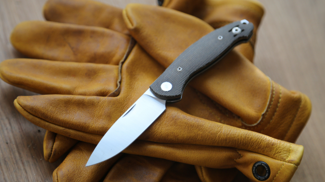 the ace farley slipjoint green canvas knife is a lovely example of a simple knife done right